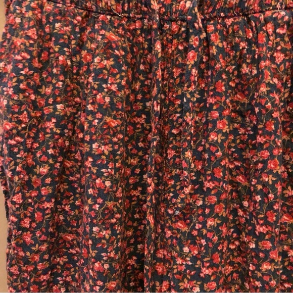 American Eagle‎ Ditsy Floral Paperbag Cropped Pants Red XXS - Picture 4 of 6